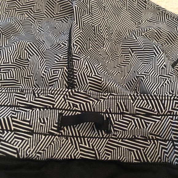 Lululemon Seawheeze shorts 4” hotty hot shorts - Picture 5 of 5